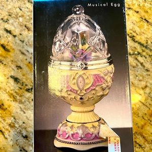Royal Limited musical egg